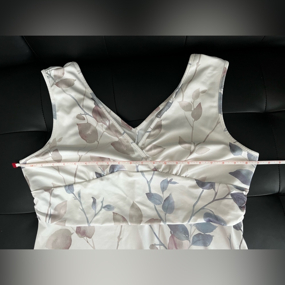 Chic Floral Maxi Dress in White and Gray - Picture 9 of 10